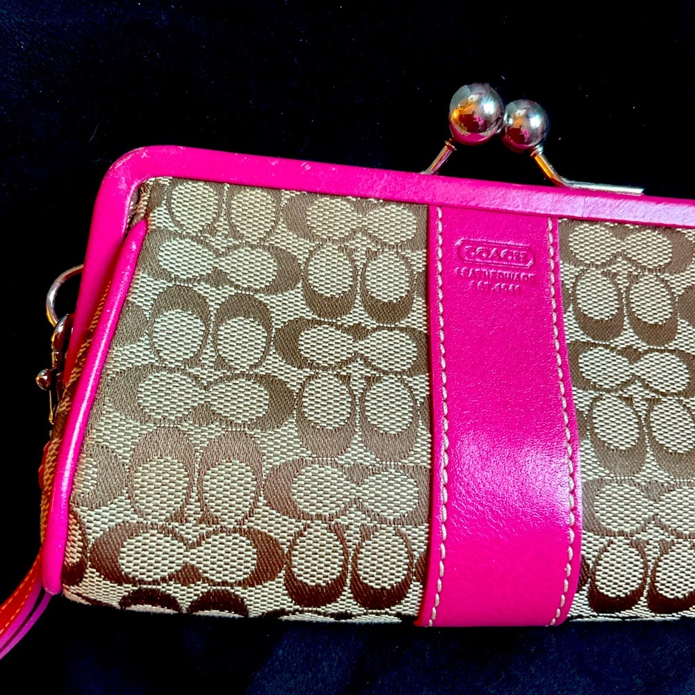 Coach Clutch Wristlet EXTREMELY RARE - Picture 1 of 10
